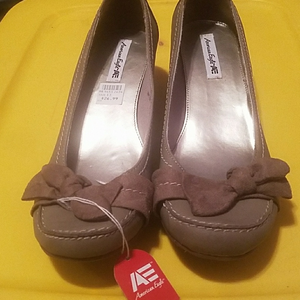 size 13 nwt wedges American Eagle